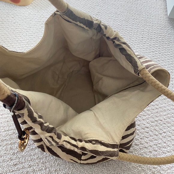 Michael Kors hand bag - Picture 3 of 7